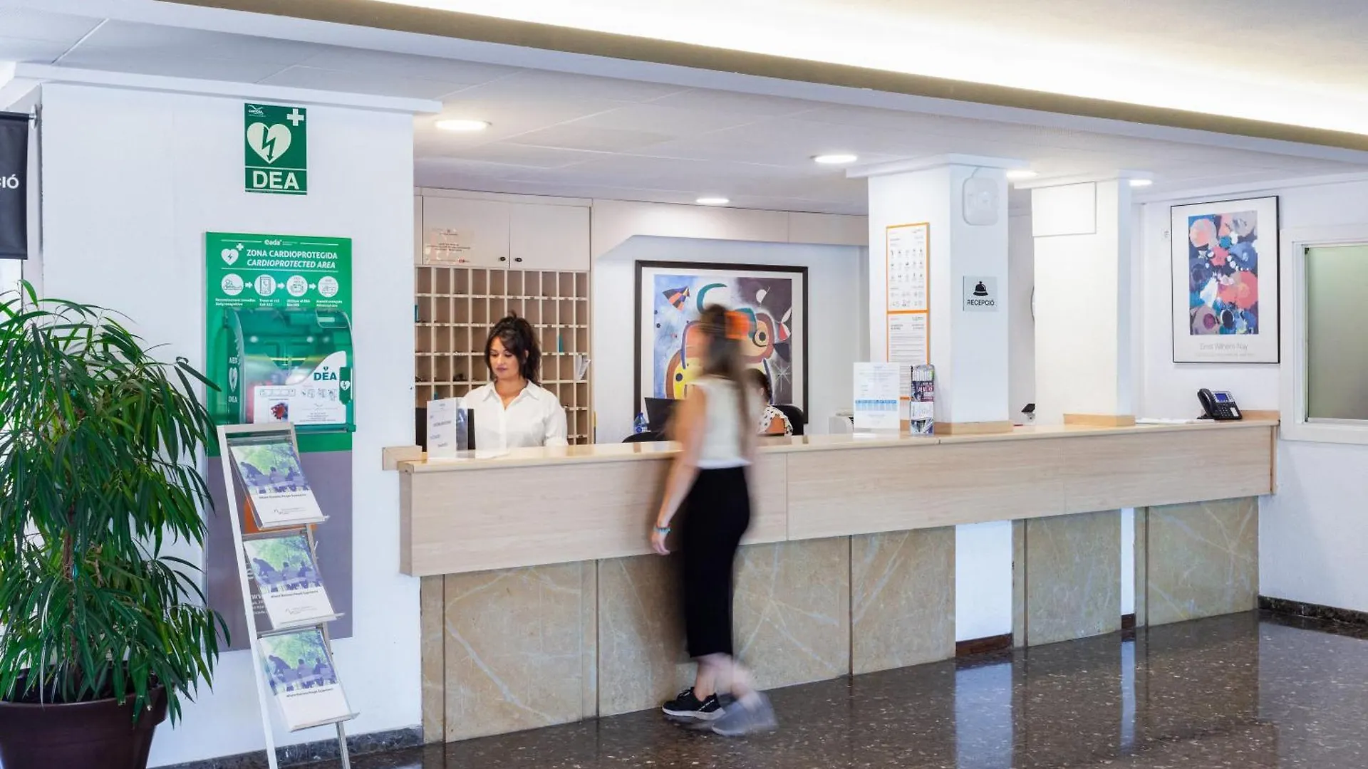 Hotel Checkin Montserrat Collbato