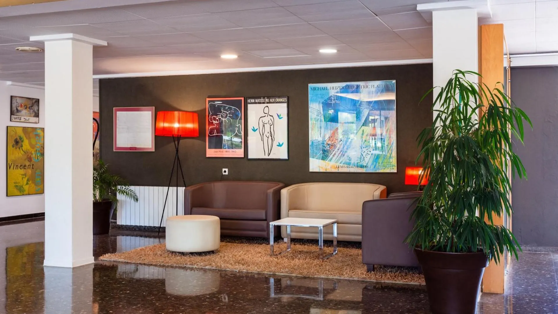 Hotel Checkin Montserrat Collbato